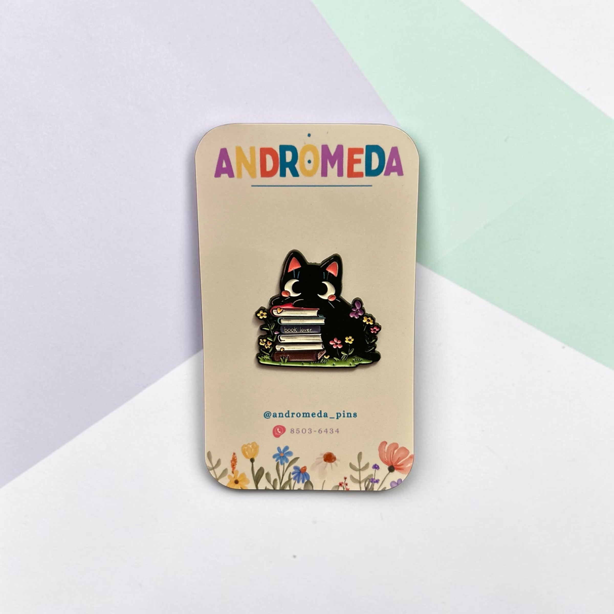 Pin Gato Negro - Libros