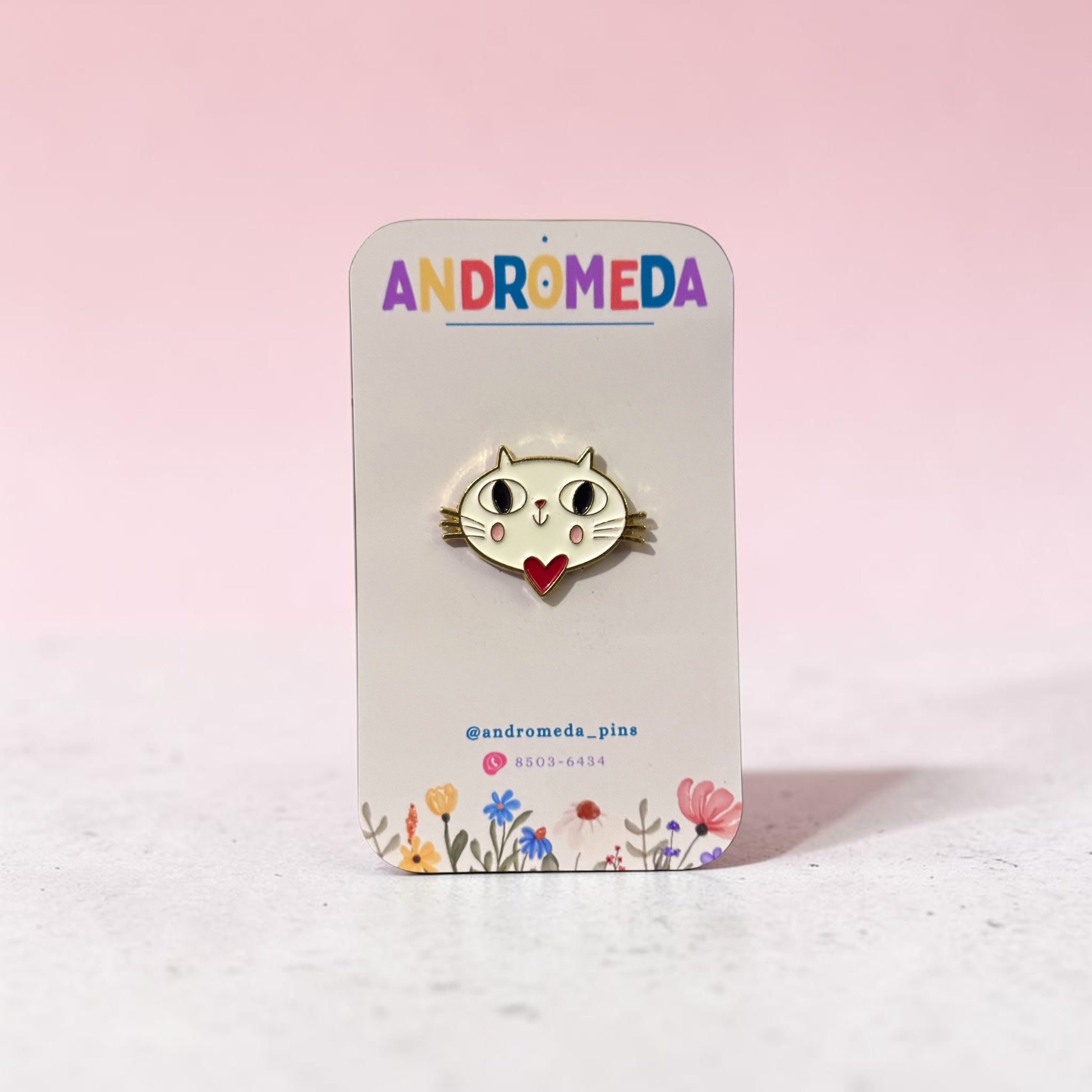 Pin Gato Blanco - Corazón
