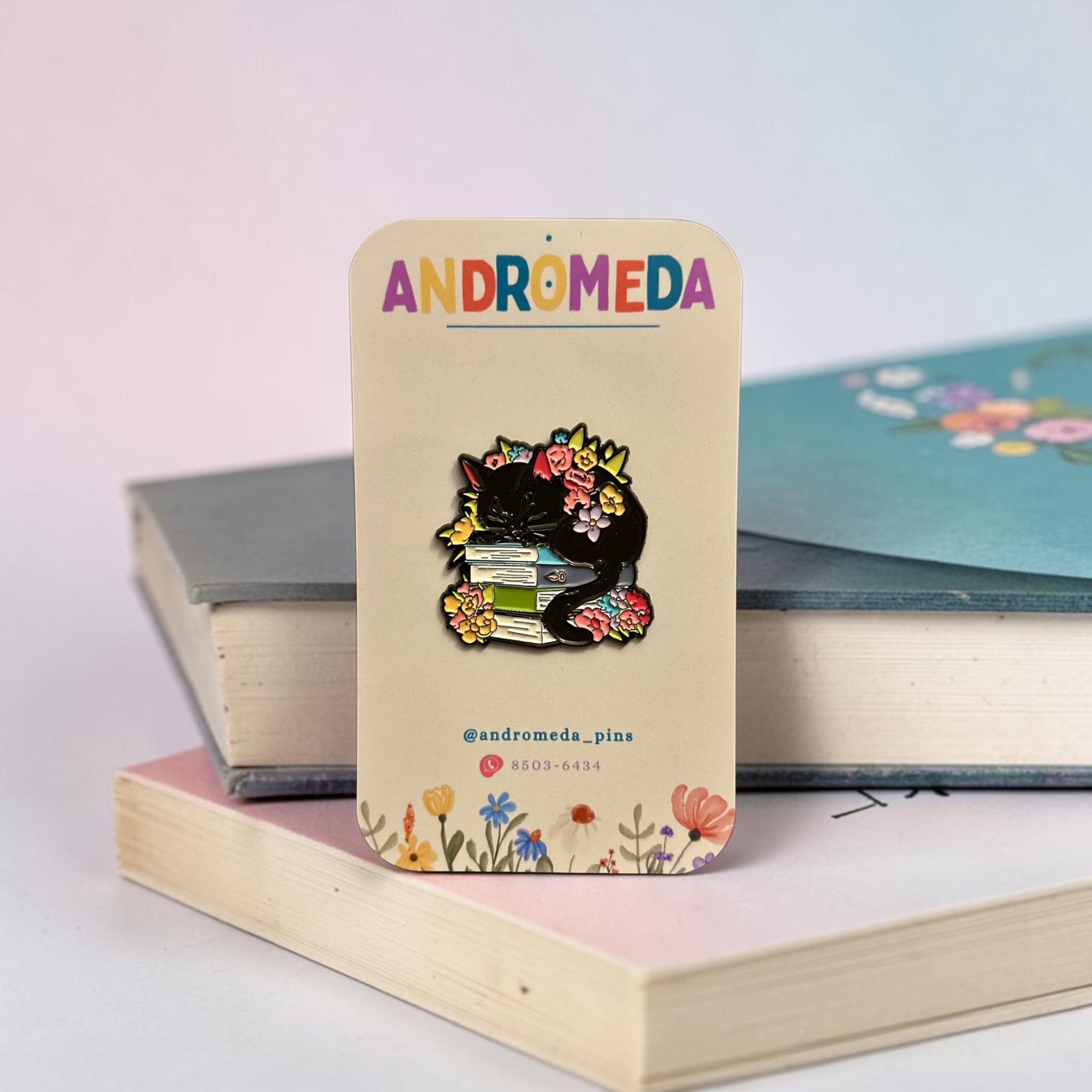 Pin Gato Negro - Libros