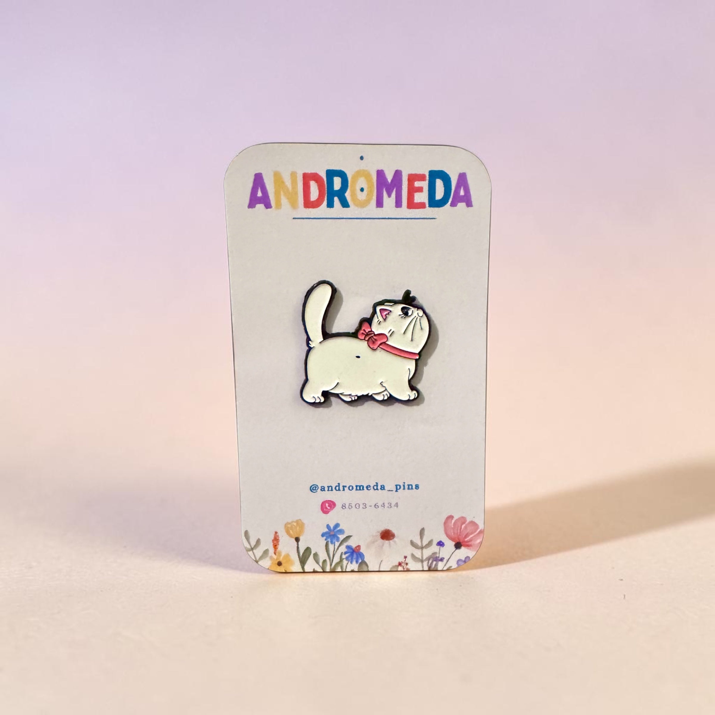 Pin Gato Blanco - Collar Rosa